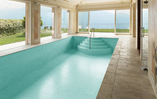 Pool in emerald green or turquoise blue